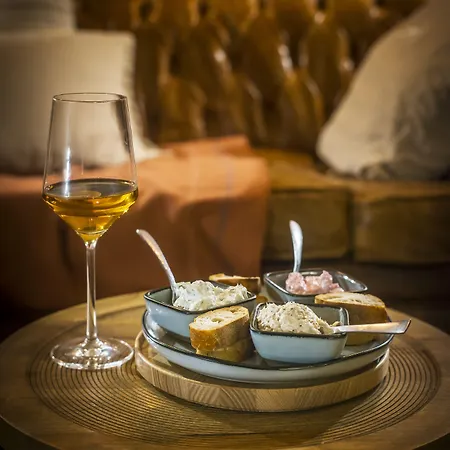 Le Lanternon Guest house 4*